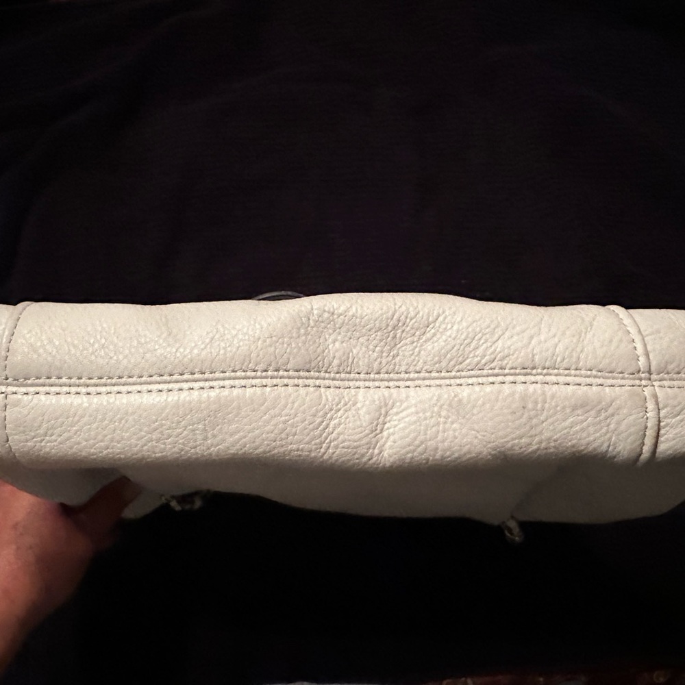 Michael Kors white leather hobo handbag - Picture 4 of 8